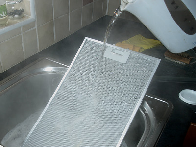 Pour boiling water over the extractor filter